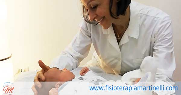 Francesca Martinelli con bambino per osteopatia pediatrica